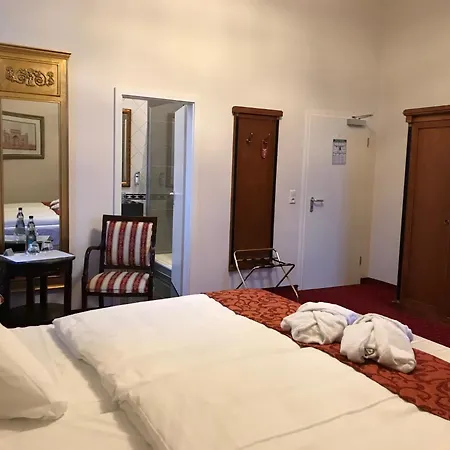 Prinzenpalais מלון 4*