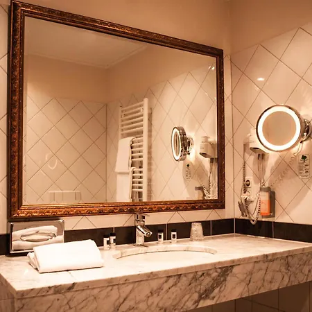 Prinzenpalais מלון 4*